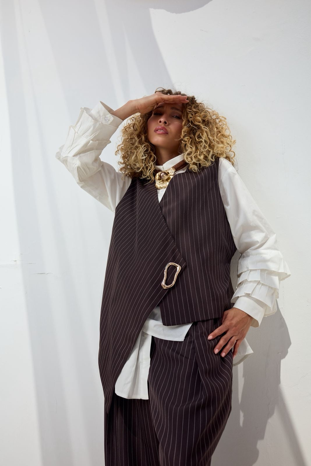 Luna stripped suit brown