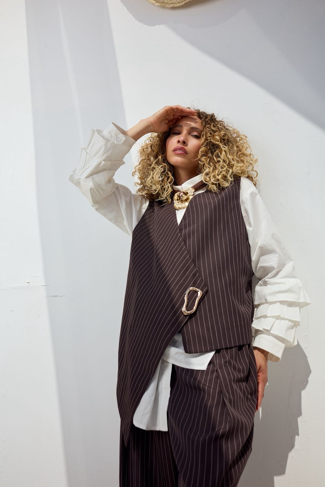 Luna stripped suit brown