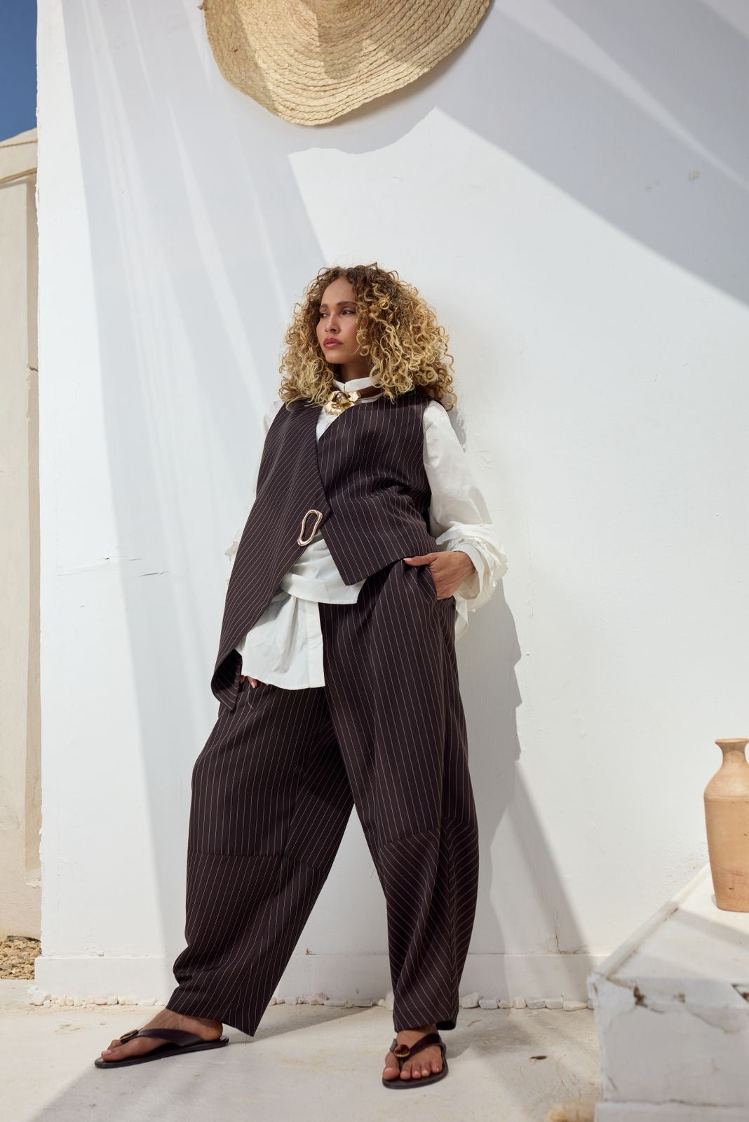 Luna stripped suit brown